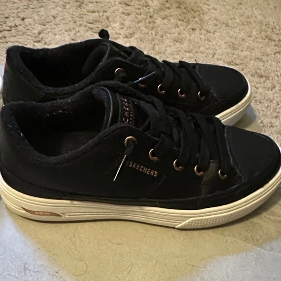 BOGO !!! Sketchers Arch Fit Arcade - Picture 13 of 14